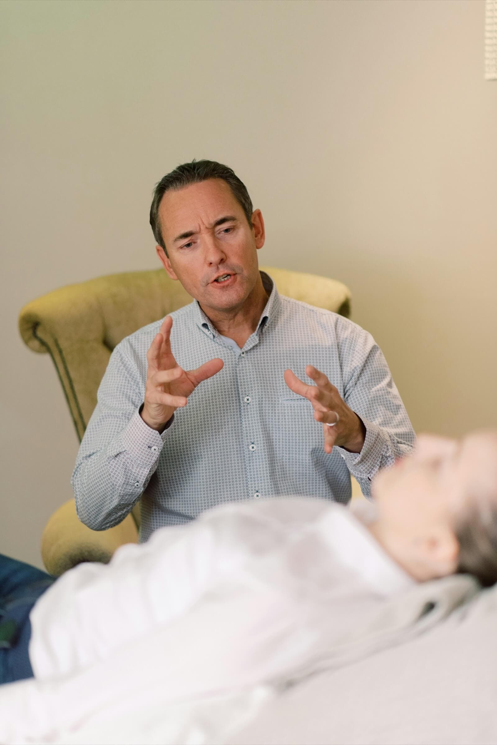 GGZ-behandelaar in therapie-sessie - Kwaliteitsstatuut context